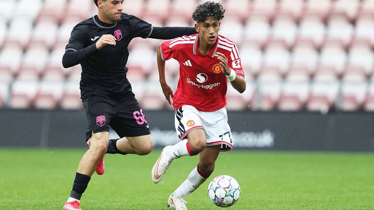 JJ Gabriel (r.) von Manchester United gilt als eines der größten Talente Europas.