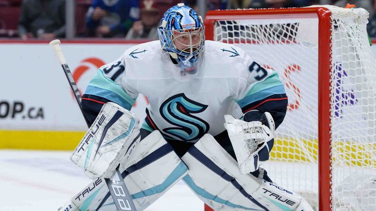 Philipp Grubauer musste nach vier Gegentoren gegen die Calgary Flames vom Eis.