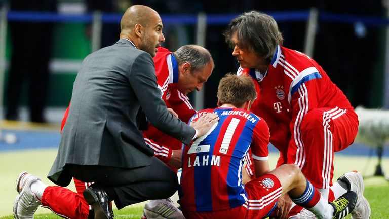 Pep Guardiola und Bayerns langjähriger Vereinsarzt Dr. Müller-Wohlfahrt (r.) gerieten in der gemeinsamen Zeit beim Rekordmeister aneinander.