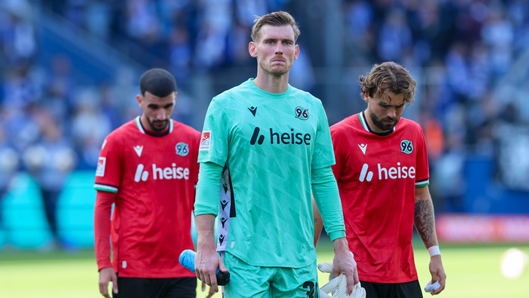Hannover 96 musste sich beim 1. FC Magdeburg mit 0:3 geschlagen geben. Heute wollen die Niedersachsen auswärts beim FC St. Pauli zurück in die Erfolgsspur.