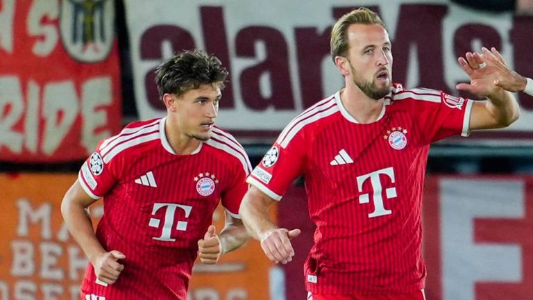 Harry Kane (r.) zieht mit Robert Lewandowski gleich