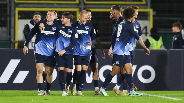 Hertha BSC feiert den Einzug ins Pokal-Achtelfinale.
