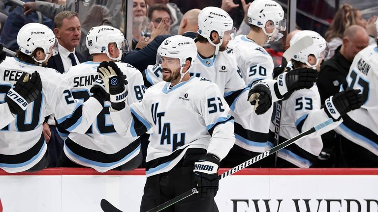 Die Utah Mammoth empfangen heute Nacht um 01:00 Uhr die Boston Bruins zuhause. LIVE auf Sky Sport.