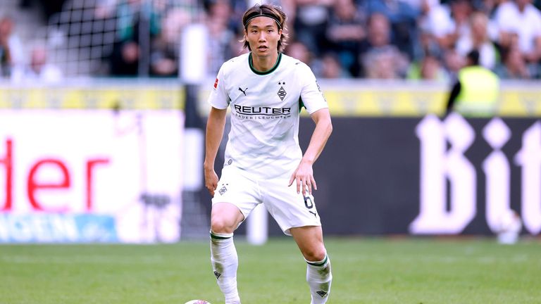Ko Itakura im Trikot von Borussia Mönchengladbach.