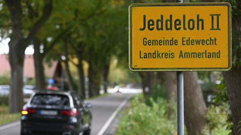 Jeddeloh II hat rund 1.300 Einwohner. Berlin hat rund vier Millionen.