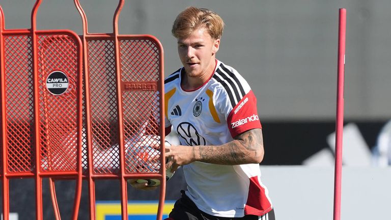 Stuttgart-Verteidiger Finn Jeltsch ist erstmals bei der deutschen Nationalmannschaft dabei.