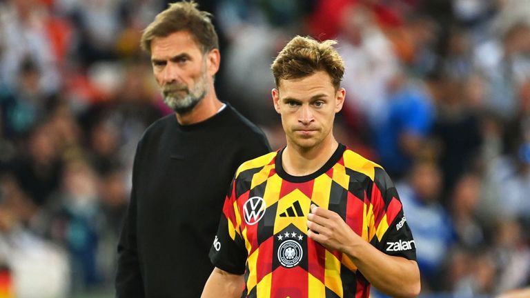 DFB-Kapitän Joshua Kimmich (rechts) und Bundestrainer Jürgen Klopp (links). 