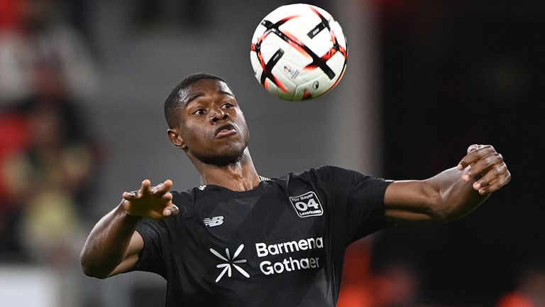 Christian Kofane fällt bei Bayer 04 Leverkusen aktuell verletzungsbedingt aus.