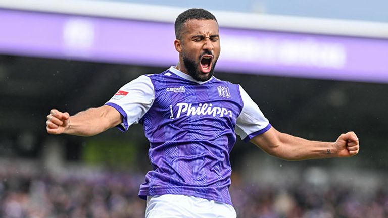 Daniel Kofi Kyereh bejubelt seinTor für den VfL Osnabrück.