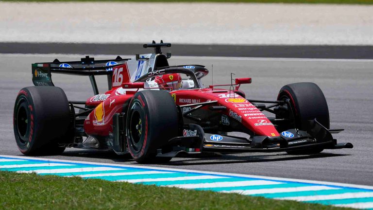 Charles Leclerc und Ferrari taten sich am Freitag noch mit dem Grip in Sepang schwer.