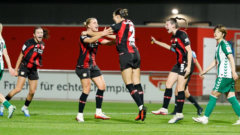 Bayer Leverkusen feiert einen Comeback-Sieg gegen Werder Bremen.