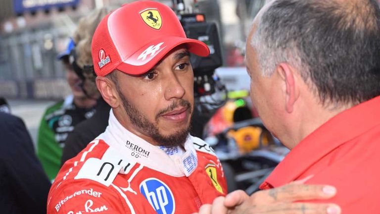 Das Verhältnis zwischen Lewis Hamilton (l.) und Ferrari-Teamchef Fred Vasseur scheint nicht harmonisch zu sein.