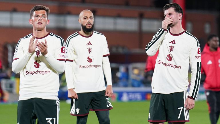 Manchester United steckt nach der dicken Pleite in Como immer tiefer in der Krise.