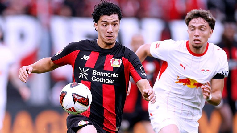 Ibrahim Maza (l.) macht bei Bayer 04 Leverkusen auf sich aufmerksam.