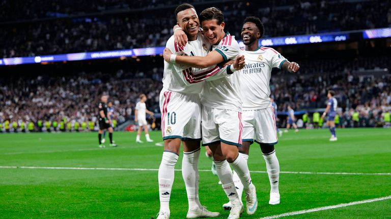 Arda Güler (m.) machte den Sieg für Real Madrid nach der Pause fest, Leipzig fand keine Antwort mehr.