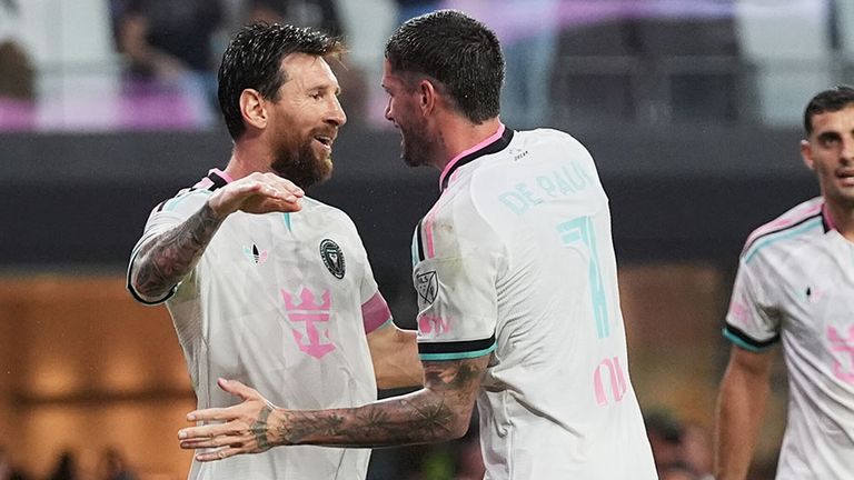 Lionel Messi (l.) bereitete für Inter Miami in der MLS das Tor von Teamkollege Rodrigo De Paul vor.