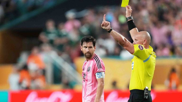 Lionel Messi sieht die 5. Gelbe Karte - wird dennoch nicht gesperrt.