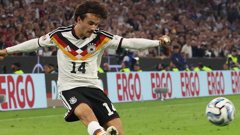 Mika Baur von Celtic ist der 1000. Debütant in der Geschichte der deutschen Nationalmannschaft. 