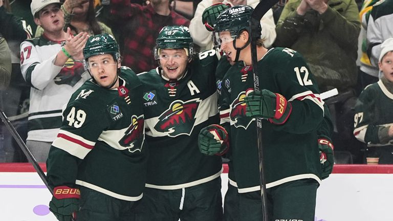 Die Minnesota Wild feiern gegen Columbus den sechsten Saisonsieg. 