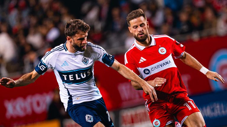 Thomas Müller (l.) muss sich Chicago und Robert Lewandowski geschlagen geben.