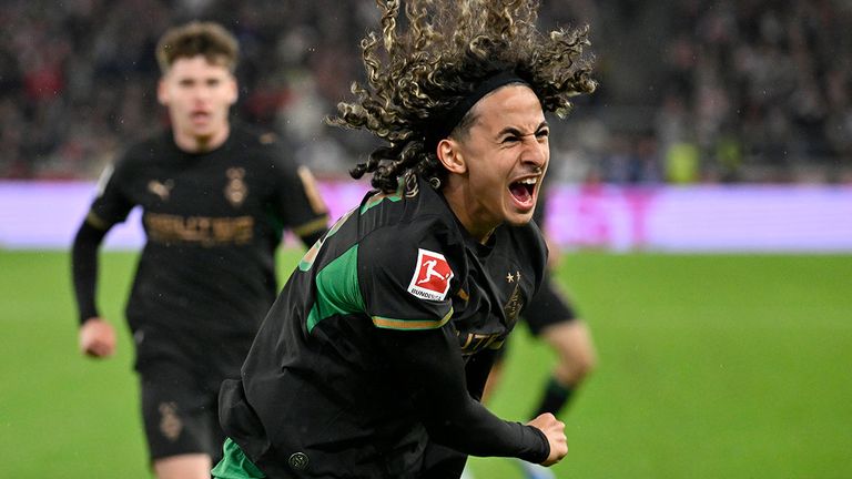 Wael Mohya bejubelt ein Tor für Borussia Mönchengladbach.