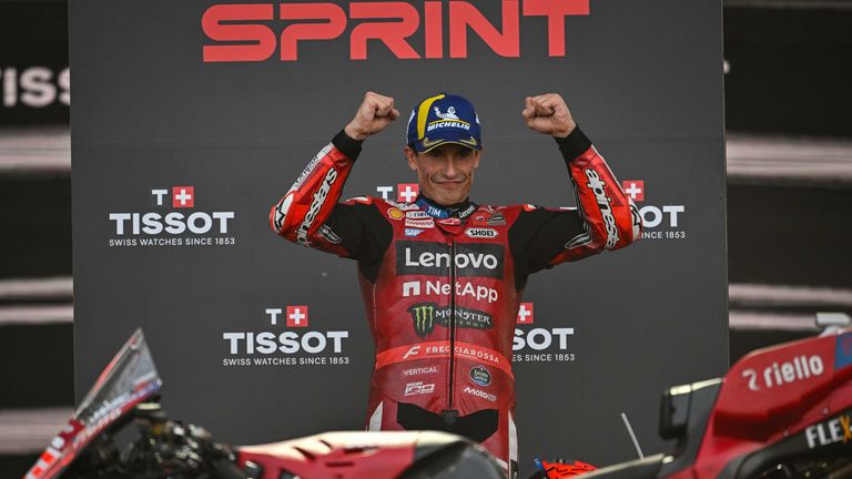 Marc Márquez gewinnt den Sprint in Australien und stürmt an die Spitze der Gesamtwertung. Da der Grand Prix am Sonntag wegen Sturms abgesagt
