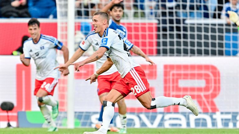 Miro Muheim beschert seiner Mannschaft mit einem Distanzkracher spät drei Punkte. 