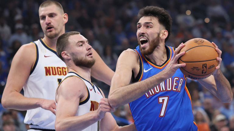 Die Oklahoma City Thunder um Center Chet Holmgren (r.) gewinnen auch ihr zweites Spiel der laufenden Saison.