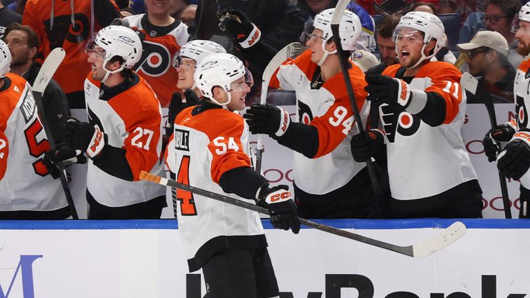 Philadelphia Flyers feiert den Sieg im Spiel gegen Buffalo Sabres. Heute um 19 Uhr treffen die Flyers auf die Anaheim Ducks live auf Sky Spo