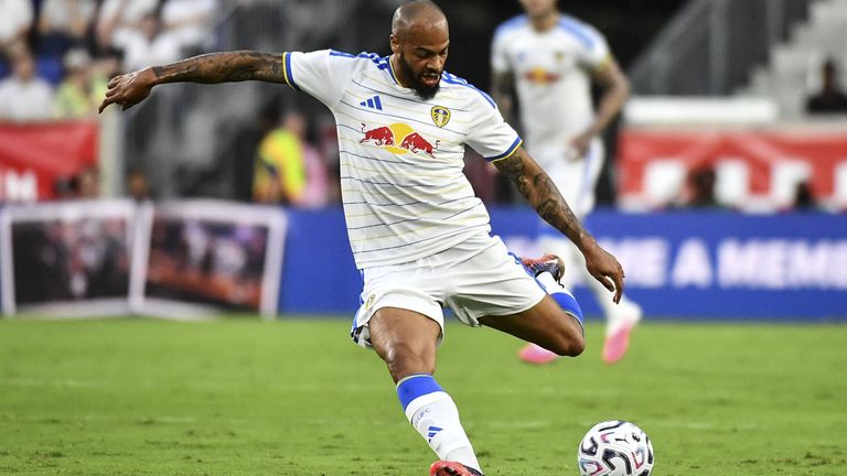 Lukas Nmecha könnte schon bald wieder in der Bundesliga auf Torejagd gehen. 