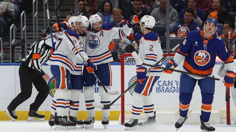 Die Edmonton Oilers bejubeln den nächsten Sieg in der NHL.