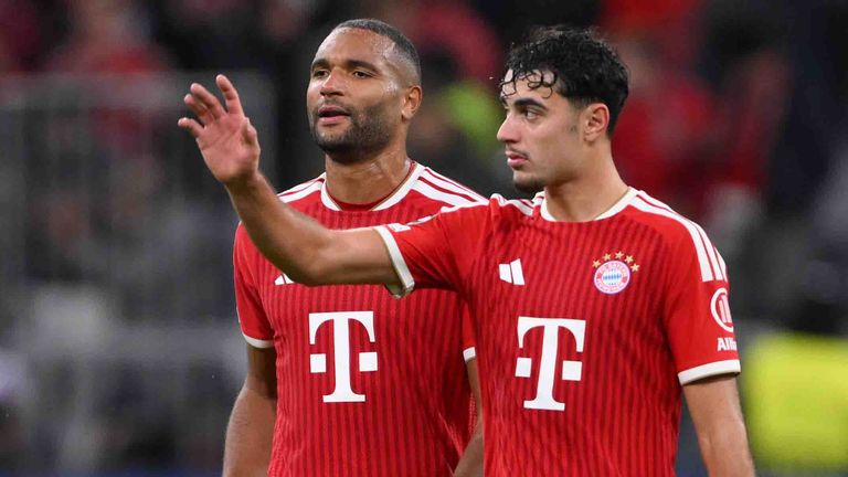Aleksandar Pavlovic (r.) steht nach Sky Sport Informationen im DFB-Pokal gegen den 1. FC Magdeburg im Kader des FC Bayern.