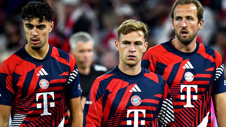 Bayern-Star Aleksandar Pavlovic (l.) kann die Diskussion um Joshua Kimmich nicht verstehen.
