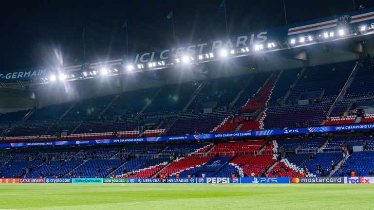 Die Partie im Prinzenpark zwischen Paris Saint-Germain und Olympique Lyon muss verlegt werden. 