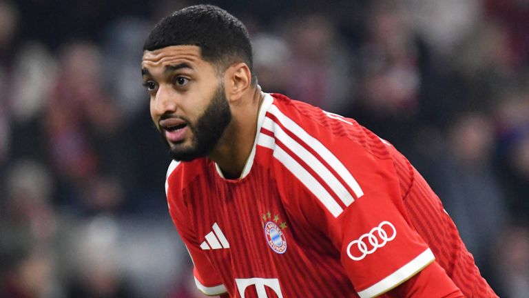 Das sah gar nicht gut aus: Bayern-Star Ismael Saibari musste im Klassiker verletzt ausgewechselt werden.