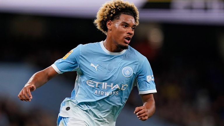 Flyod Samba feiert sein CL-Debüt für Manchester City.
