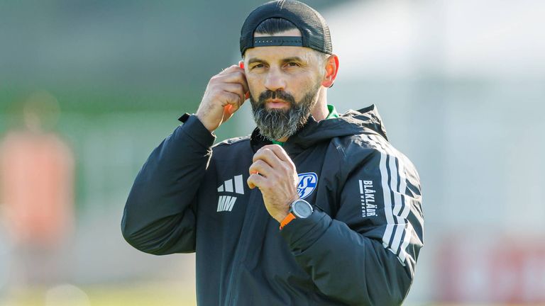 Schalke-Coach Miron Muslic muss auf zahlreiche Verletzungen reagieren.