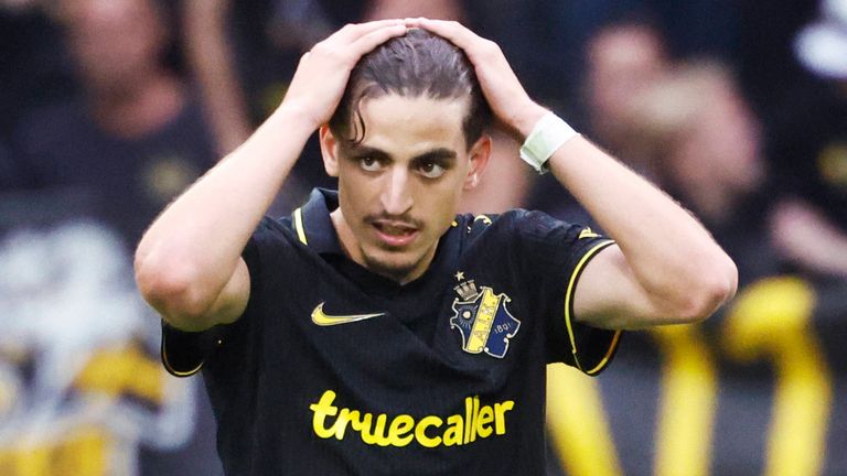 AIK-Profi Taha Ayari traf beim verrückten Tor-Spektakel für seine Mannschaft, konnte die Pleite aber nicht verhindern. 