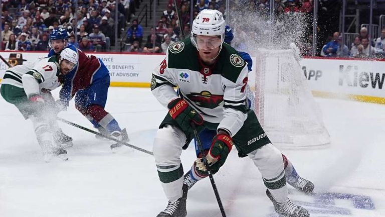Nico Sturm hat nach einem Pucktreffer keine schwereren Verletzungen davon getragen.