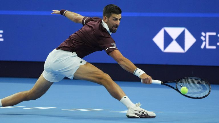 Novak Djokovic kämpft sich in die nächste Runde.