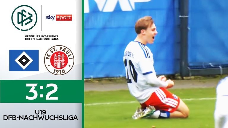 U19-Bundesliga, 8. Spieltag: Die U19 des Hamburger SV gewinnt das Stadtderby gegen St. Pauli mit 3:2. Unter den Zuschauern befindet sich HSV-Cheftrainer Merlin Polzin.