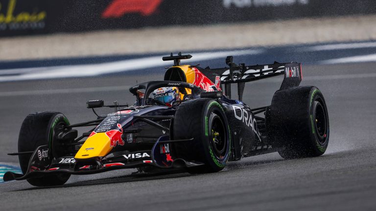 Max Verstappen freute sich in Malaysia über seine erste Pole des Jahres.