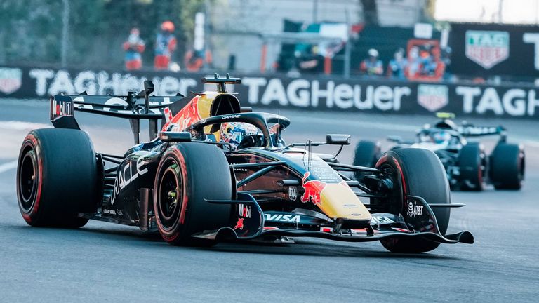 Max Verstappen wird beim GP von Mexiko um einen Platz nach hinten versetzt. 