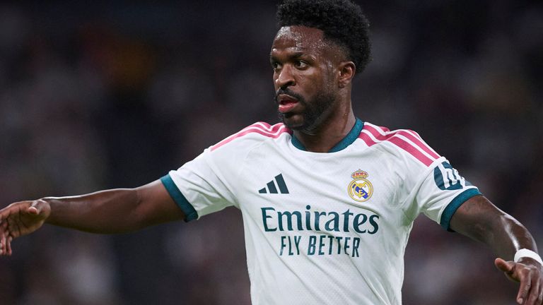 Vinicius Junior entschuldigt sich nach seiner Roten Karte bei seinen Mitspielern und den Fans von Real Madrid. 