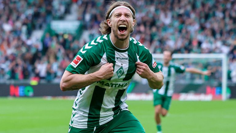 Mitchell Weiser bejubelt seinen Siegtreffer gegen Augsburg.