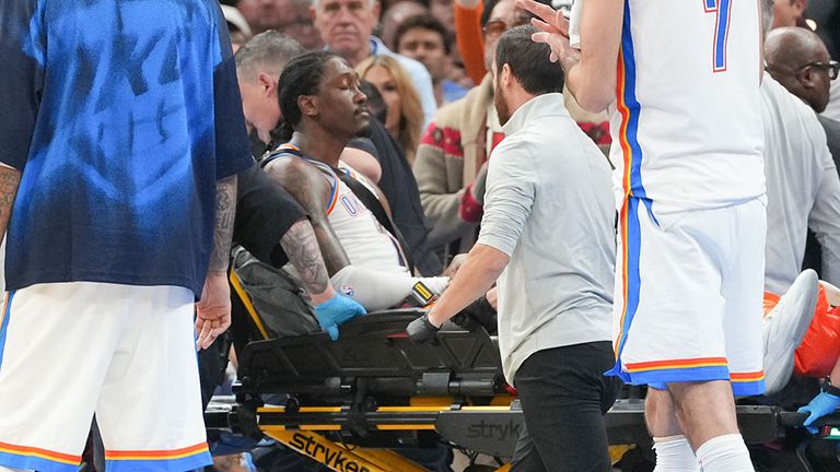 OKC-Guard Jalen Williams muss abtransportiert werden.