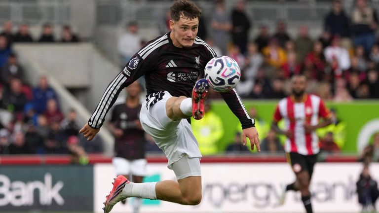 Florian Wirtz bejubelt mit seinen Reds drei Punkte in Brentford. 