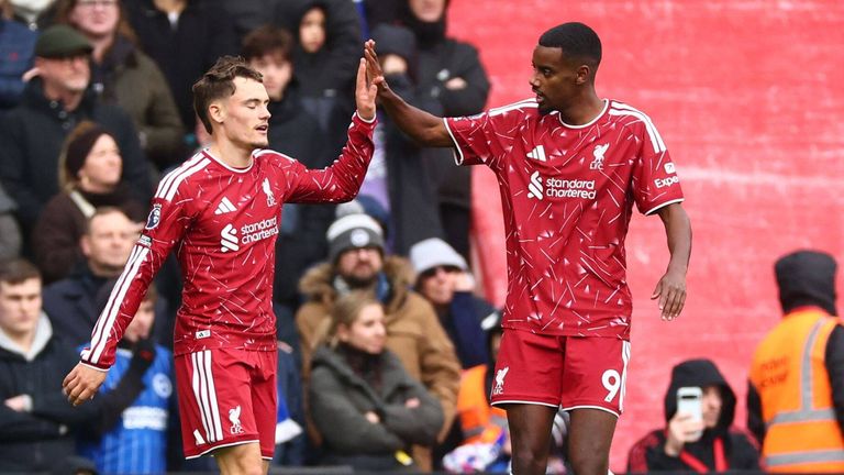 Florian Wirtz freut sich zusammen mit Alexander Isak über die Führung des Reds