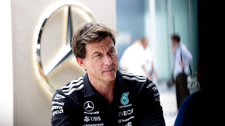 Mercedes-Boss Toto Wolff wehrte sich in Singapur gegen Vorwürfe aus den Sozialen Medien.