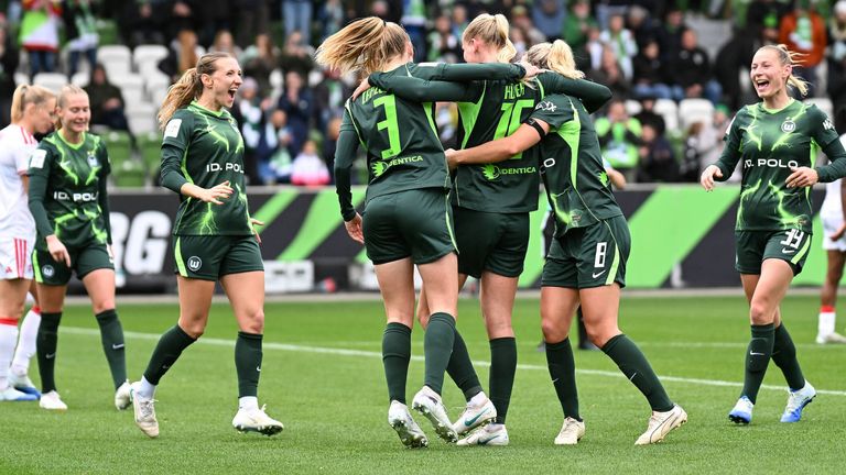 Die Frauen des VfL Wolfsburg bleiben an Tabellenführer FC Bayern dran. 